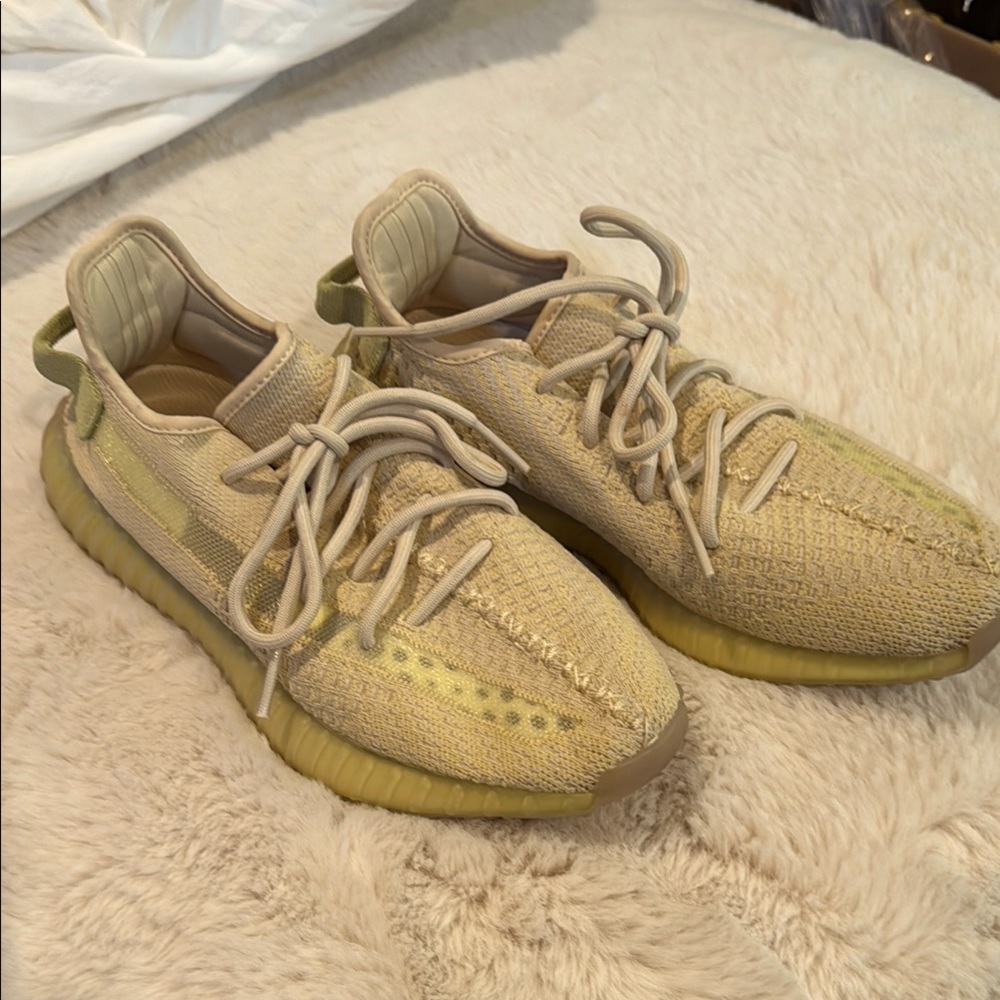 adidas Yeezy Boost 350 V2 - Light Tan